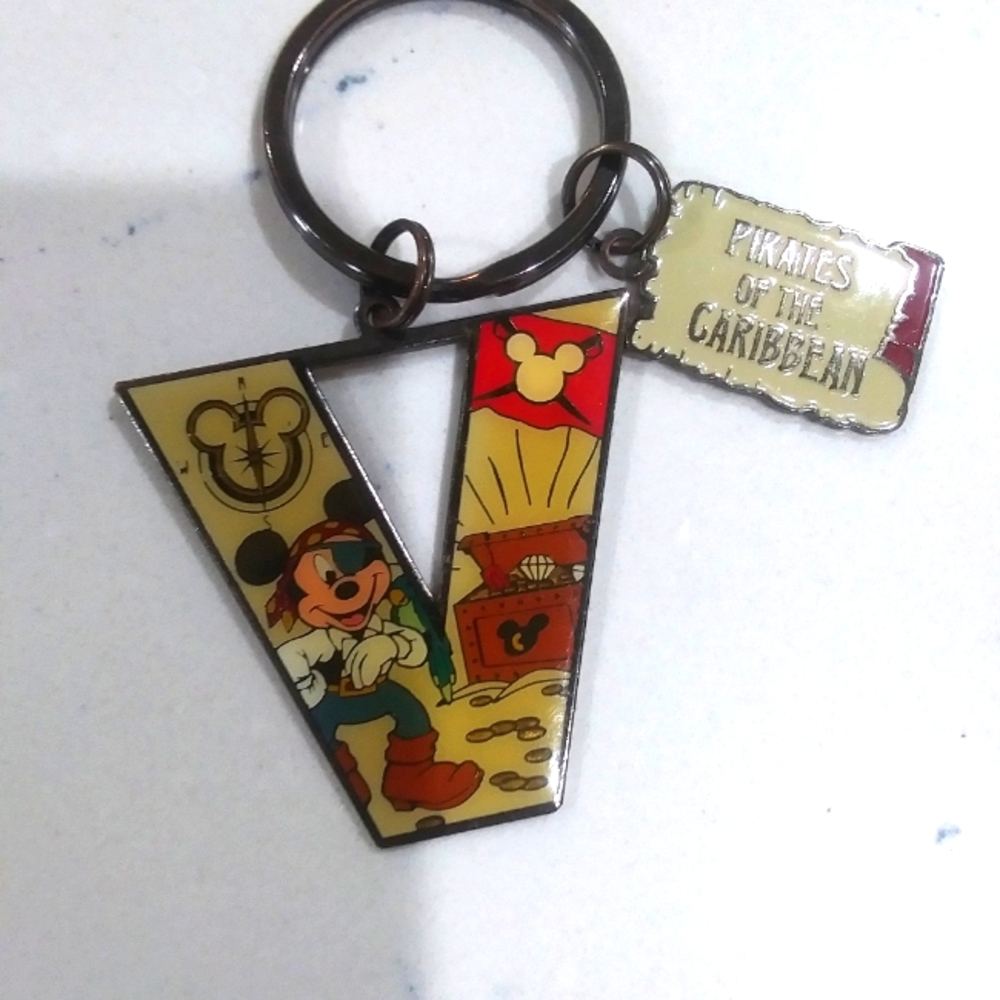 Mickey Pirate Keychain - V Initial